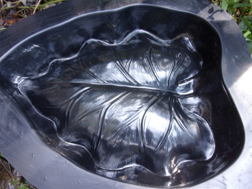 Leaf birdbath bird feeder mold concrete plaster plastic casting 11" x 10" x 2"