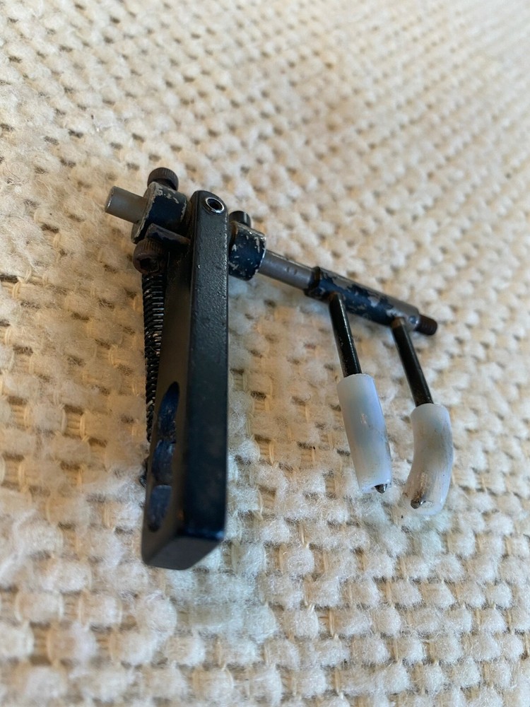 Dual Prong Flipper Rest