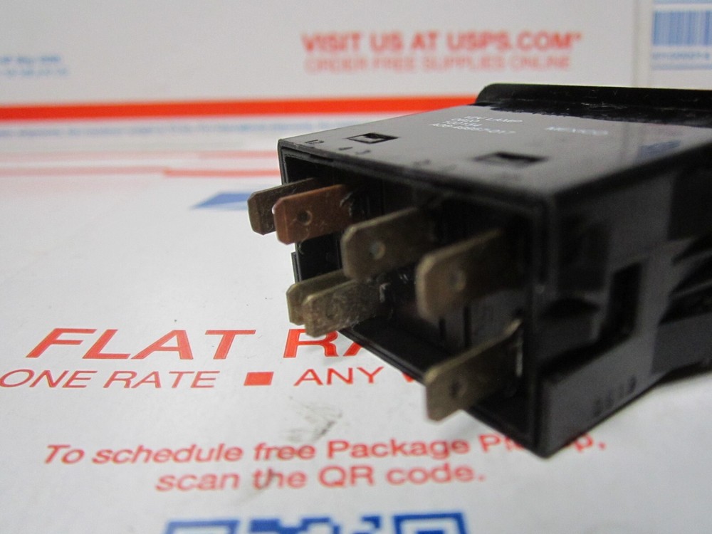 Thomas Panel Light AMBER Warn Lights A06-49957-017 NEW, S3