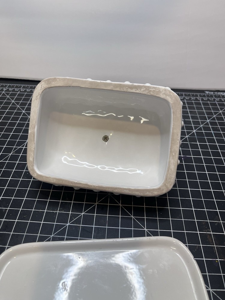 Simple Charm White Ceramic Butter Dish Textured Design Clear decrotive knob Dot