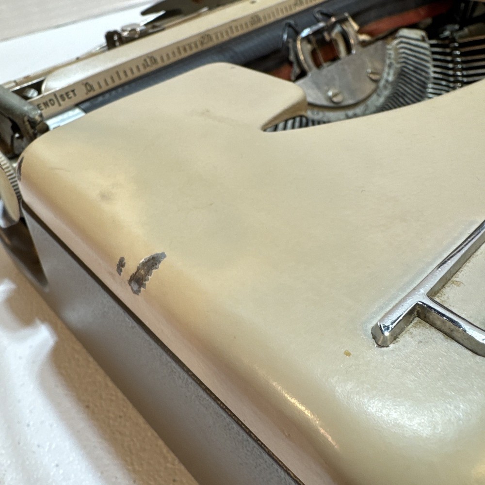 Typewriter Tower Chieftain III Beige Sears Model 871.1000 w/ Case