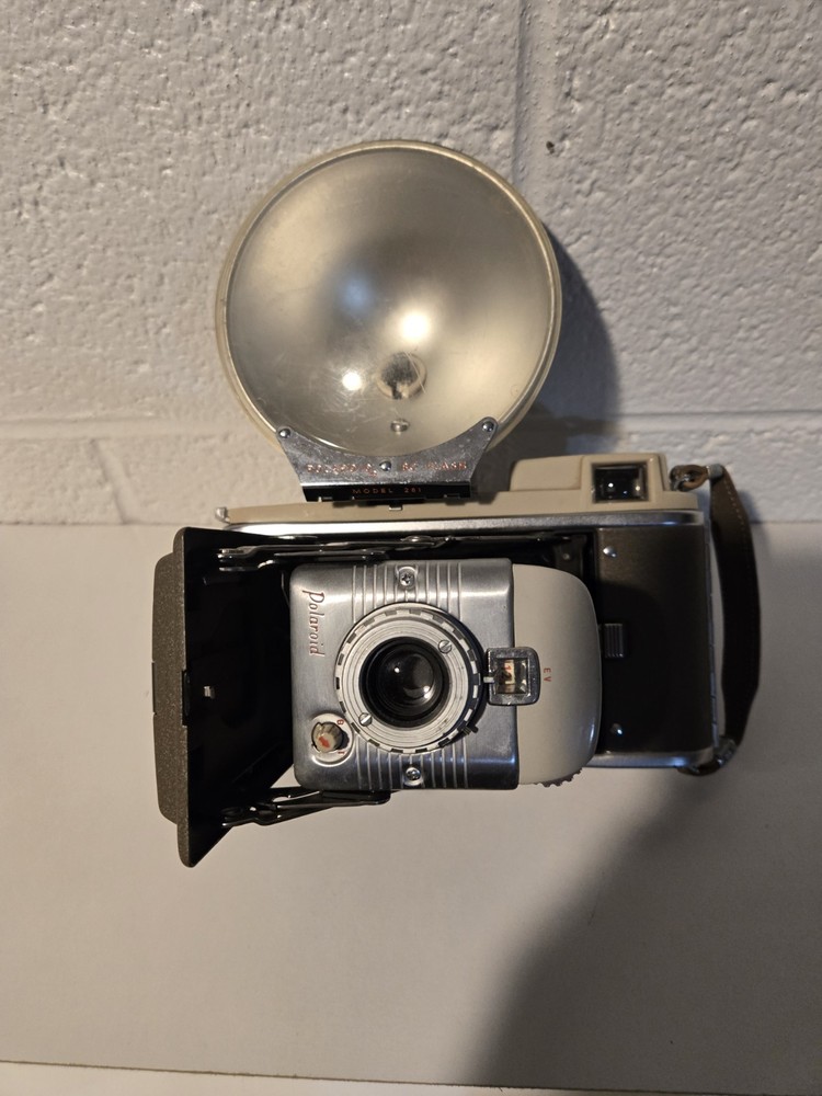 Poloroid Land Camera With Flash Vintage Untested