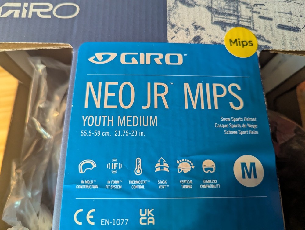 Giro Neo Junior MIPS Ski Helmet Medium