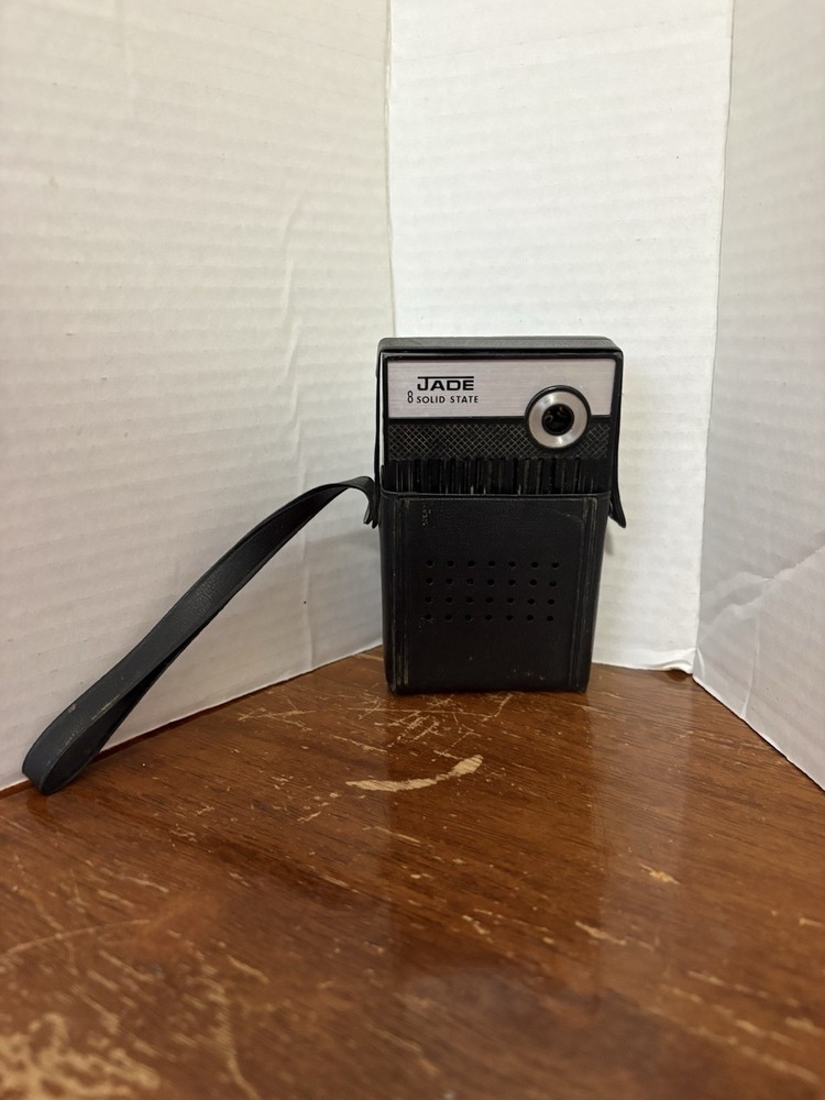 Jade 8 solid state AM transistor radio with case tested working