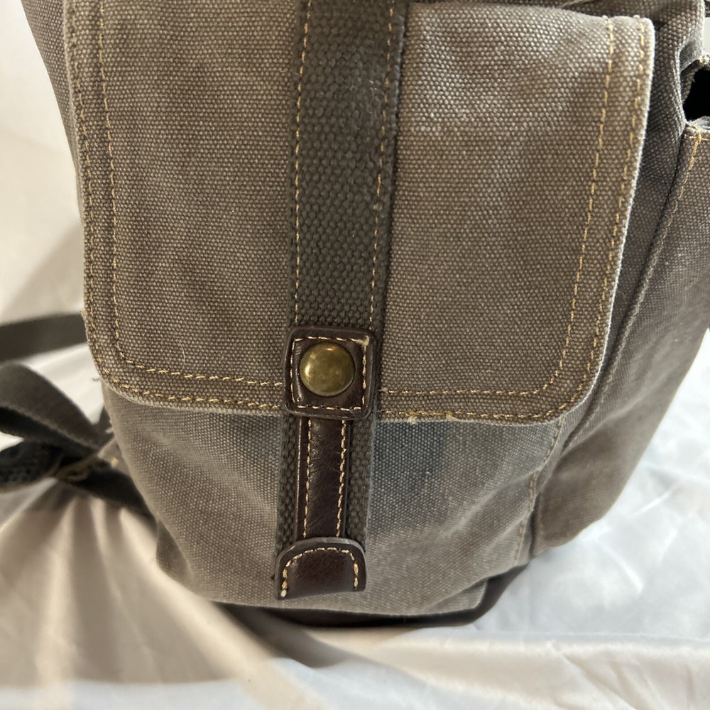 Cargoit Gray Canvas Backpack Magnetic Closures Pockets Straps and A Deep Inside