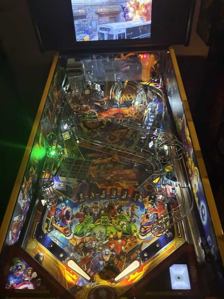 Stern Pinball Avengers Infinity Quest Premium