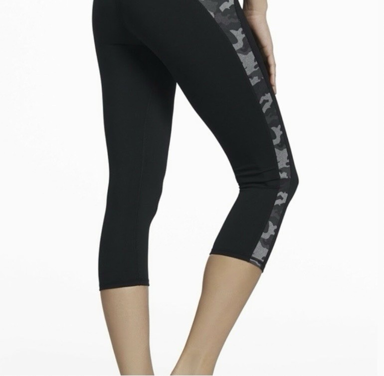 FABLETICS "Camacan" Camo Capri leggings Size M/L