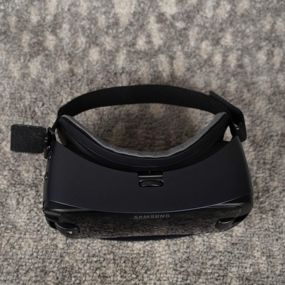 Samsung Gear VR SM-R324 With Controller VR Powered By Oculus