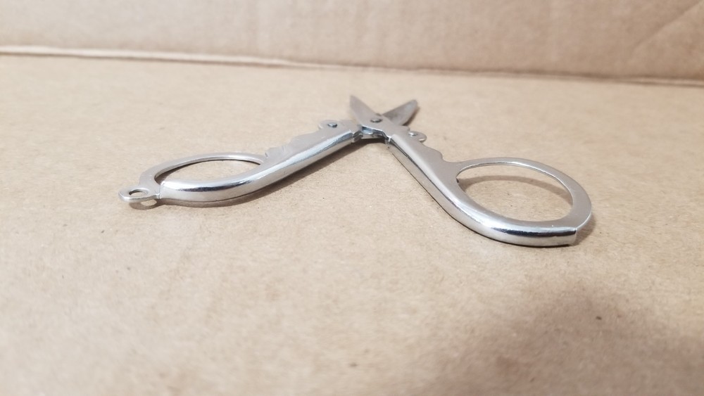 Vintage Collapsible Small Folding Scissors , VGC