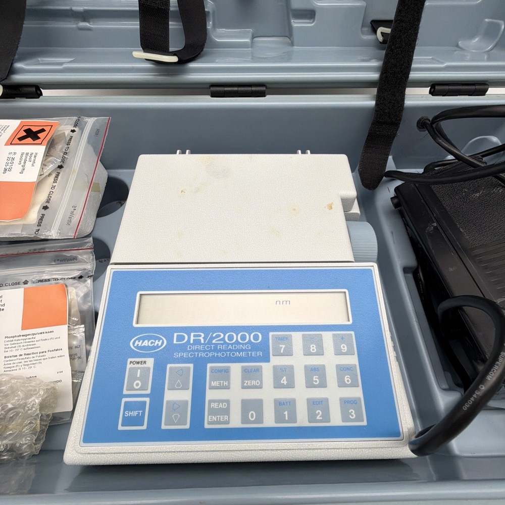 HACH DREL DR/2000 Direct Reading Spectrophotometer Water Testing Kit READ