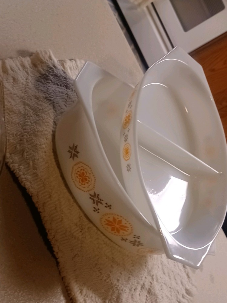 Pyrex Vintage Casserole 3pc Set with 1 lid