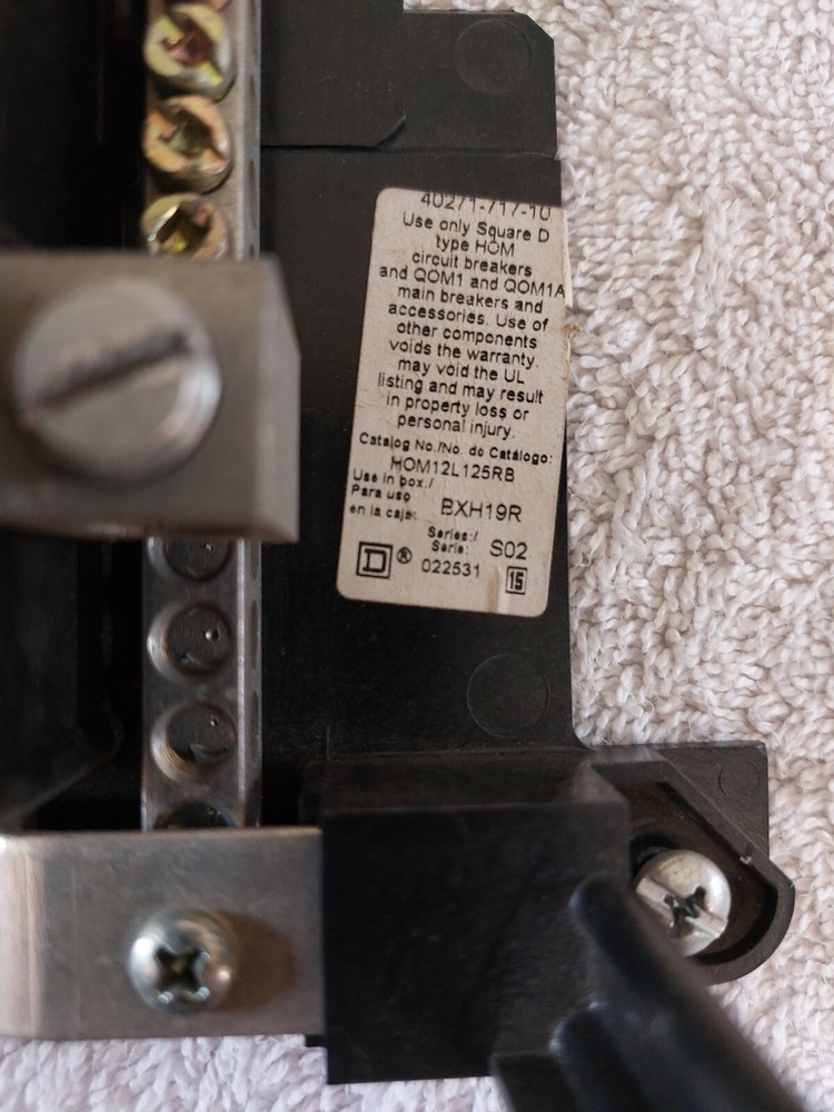 SQUARE D 100 AMP 6-SPACE BUSS BAR