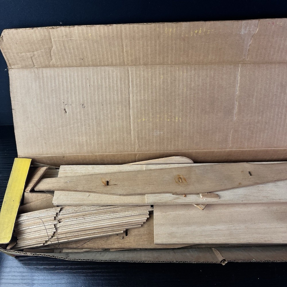 KENHI COUGAR SUPER STUNT MODEL WITH INSTRUCTIONS