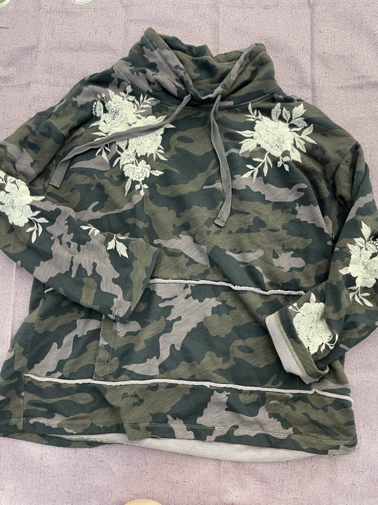 Johnny Was Camo Embroidered Pullover L H12