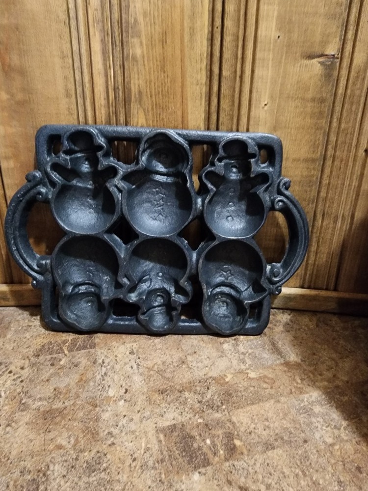 VTG John Wright Cast Iron Snowman Baking Mold Pan 9” X 6”