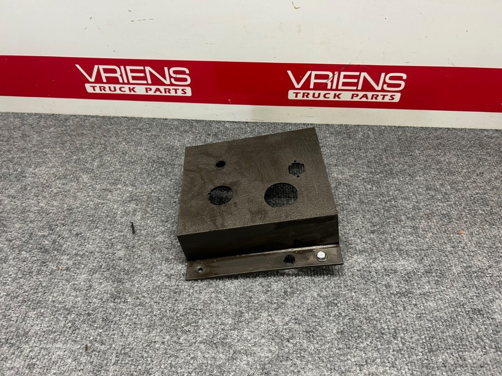 KENWORTH S22-1212-401 PANEL-KICK TRIM