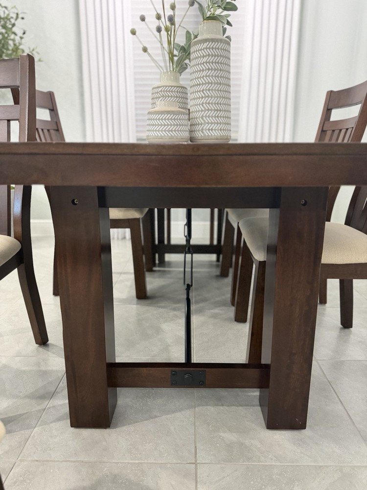 Dining Room Set – Excellent Condition