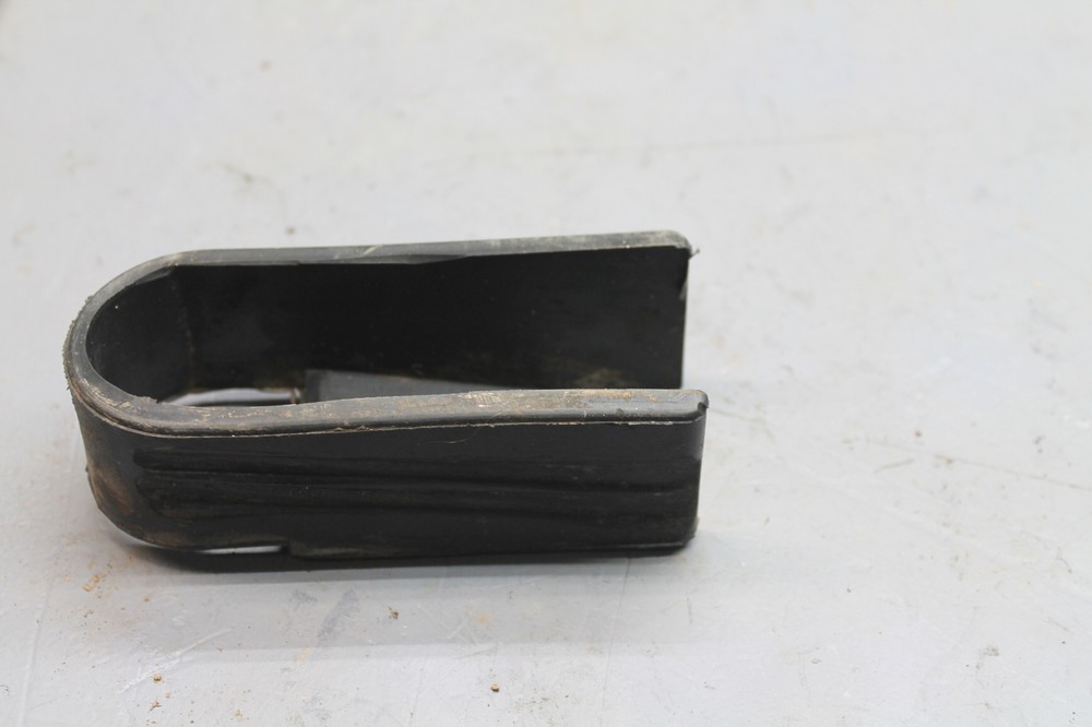 1982 SUZUKI GS300L CHAIN GUIDE