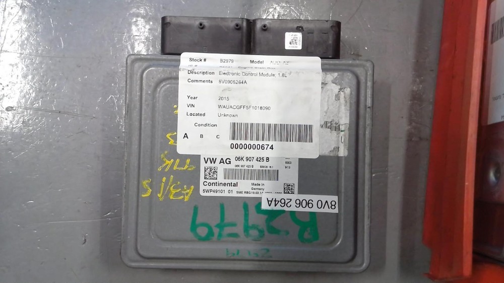 AUDI AUDI A3 Engine Control Module (ECM)  8V0 906 264 A