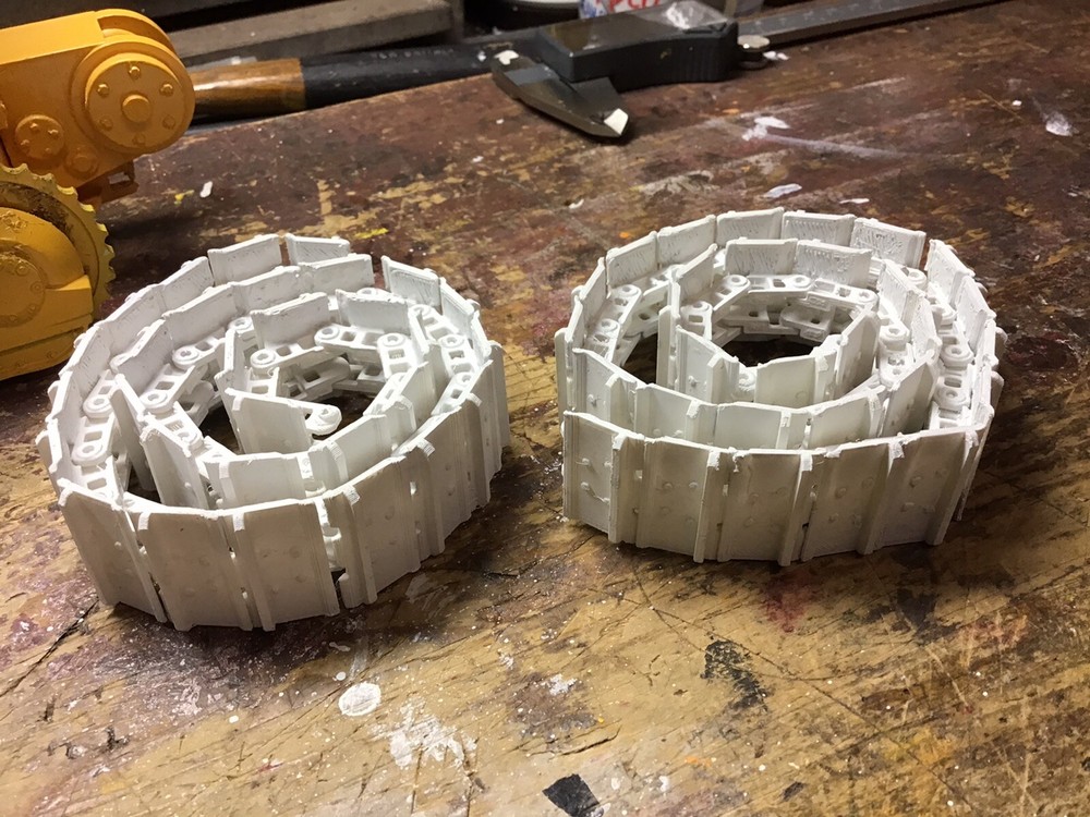 CUSTOM TRACKS FOR 1/25 SCALE AMT CAT DOZER MODEL