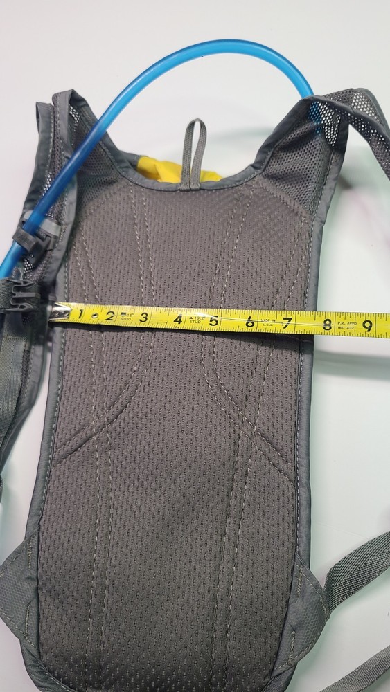 Camelbak Classic 2L / 70 Oz Hydration Pack Backpack Yellow & Grey with Bladder