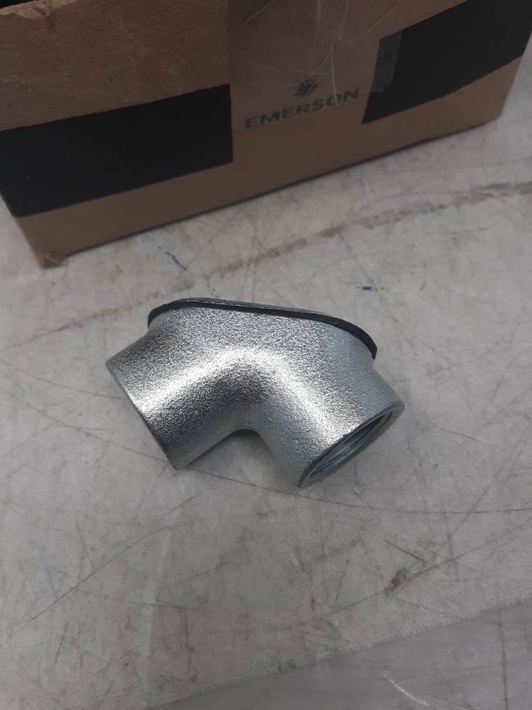 Emerson FFL75 ¾" Mall Iron Threaded Pulling Elbows – Set of 10