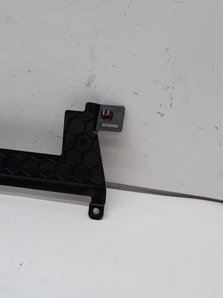 21 EXPEDITON PIFA BRACKET ABOVE CLUSTER