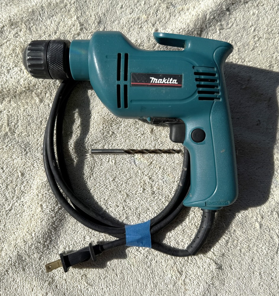 MAKITA CORDED 3/8" DRILL - MODEL 6406