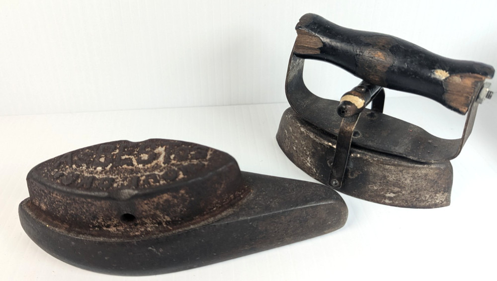 Antique Asbestos Sad Iron with Handle Release