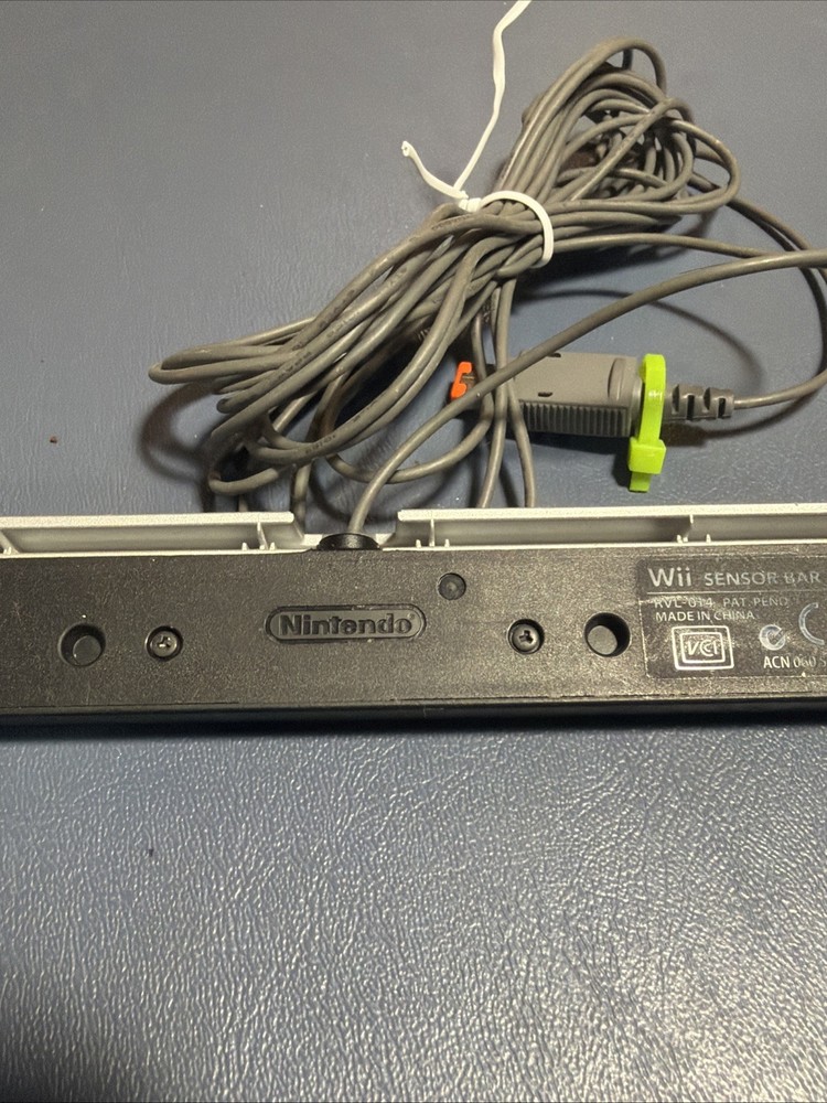 Nintendo Original Wii Sensor Bar - Silver Untested