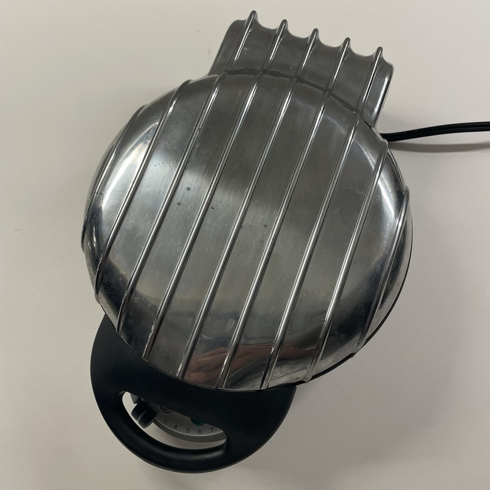 VillaWare Model 2004 Uno Classic Round Chrome Thin Waffler Maker