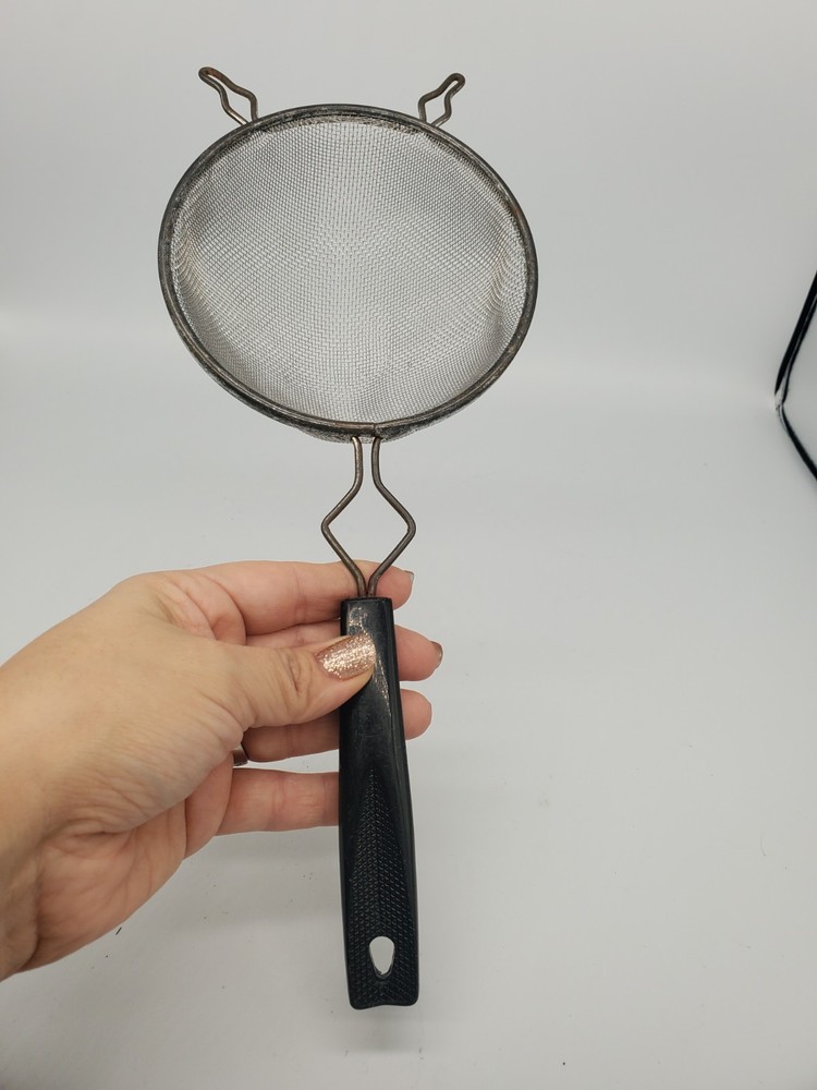 Ecko Strainer Sifter Handheld 11.5" x 5" Wire Mesh Plastic Black Handle Vtg✨️