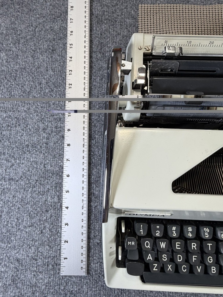 OLYMPIA De Luxe SM-9 Excellent Condition