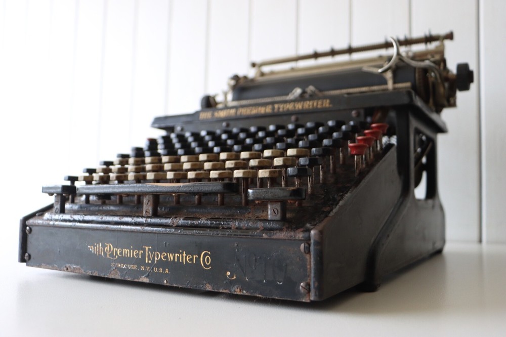 Antique - The Smith Premier Typewriter - Complete / Working / Original Condition