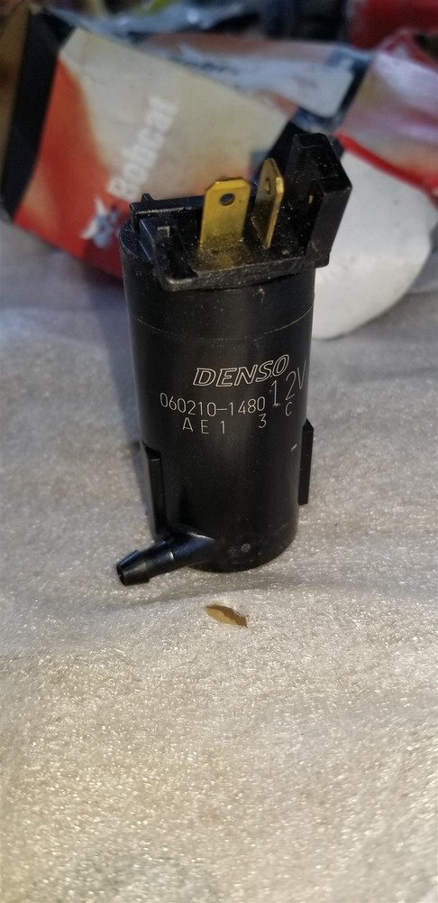 Bobcat windhsield washer pump 6664554