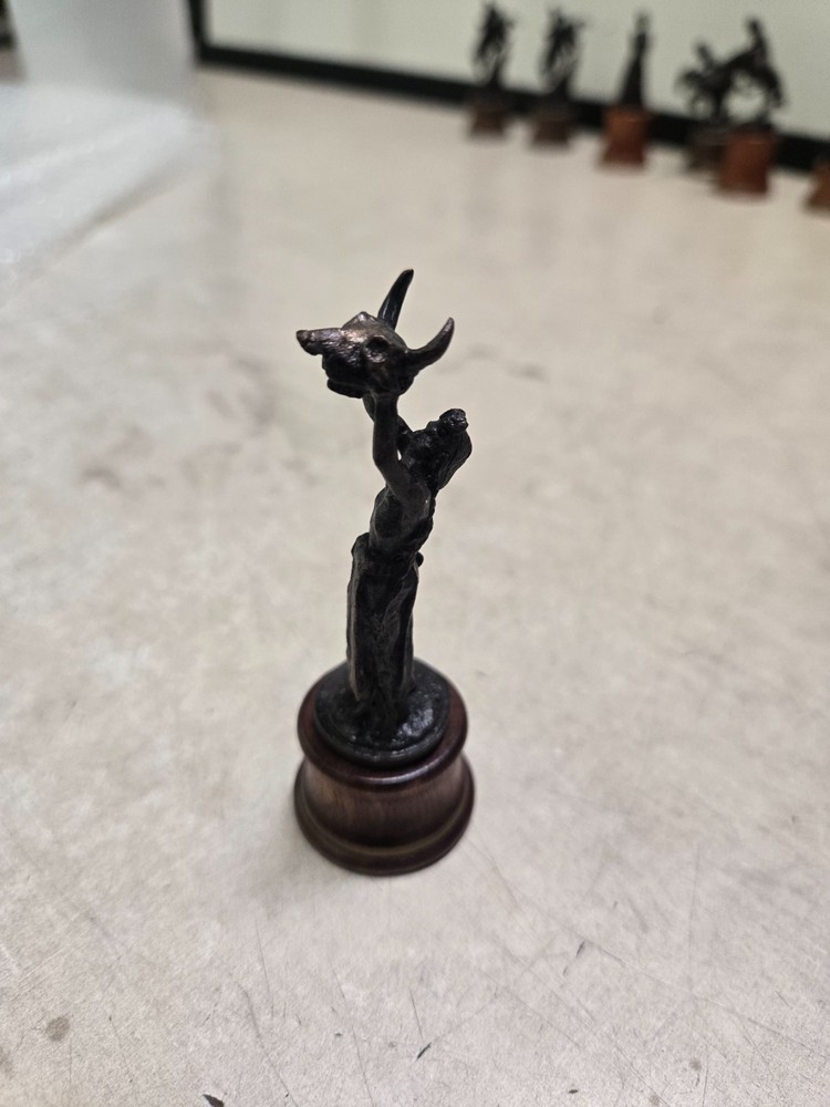 Frankling Mint 1991 Chess Piece Conjuring Back the Buffalo