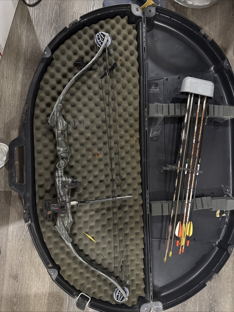 Bear Legit 70lbs bow with soft case