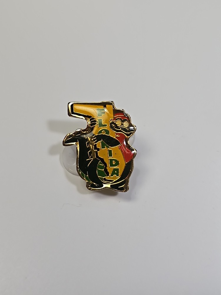 Alligator Hugging Florida Souvenir Lapel Pin Small Size
