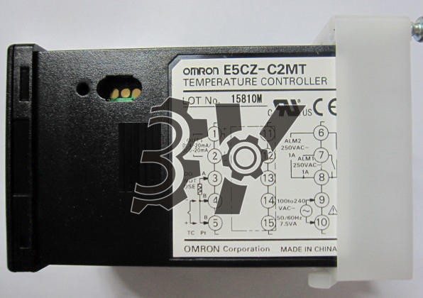 ONE Omron E5CZ-C2MT Temperature Controller NEW