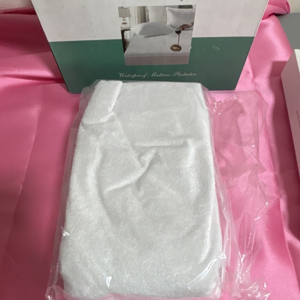 MAEVIS Waterproof Soft Ventilate Constant Temperature Mattress Protector White