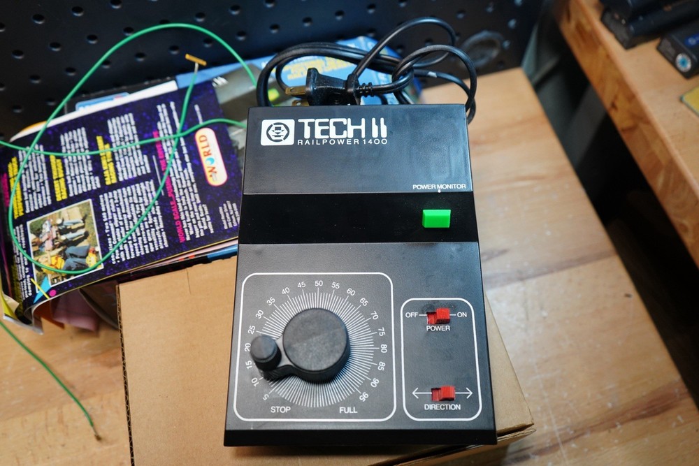 (D) MRC TECH II RAILPOWER 1400 MODEL TRAIN CONTROL WITH THE ORIGINAL BOX