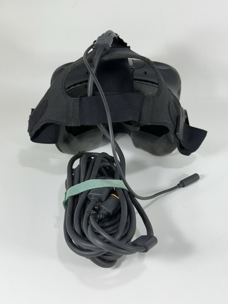 HTC Vive Virtual Reality System Bundle with Controllers - Missing Link Box