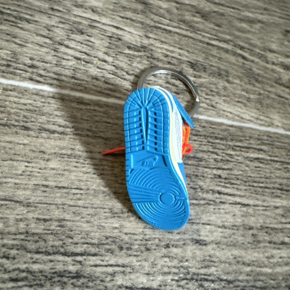 OFF-WHITE Jordan 1 UNC Keychain