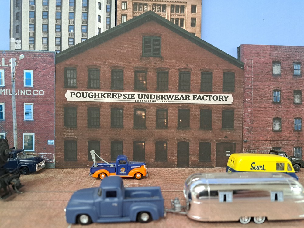 TRACKSIDEFLATS #124 HO scale poughkeepsie underware