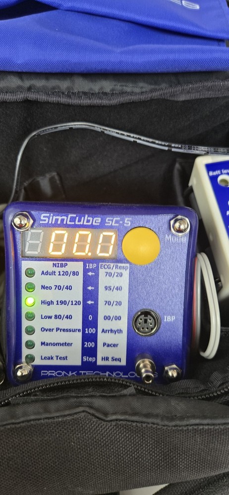 PRONK TECHNOLOGIES SIMCUBE SC-5 PATIENT SIMULATOR W/CHARGER (TESTED)