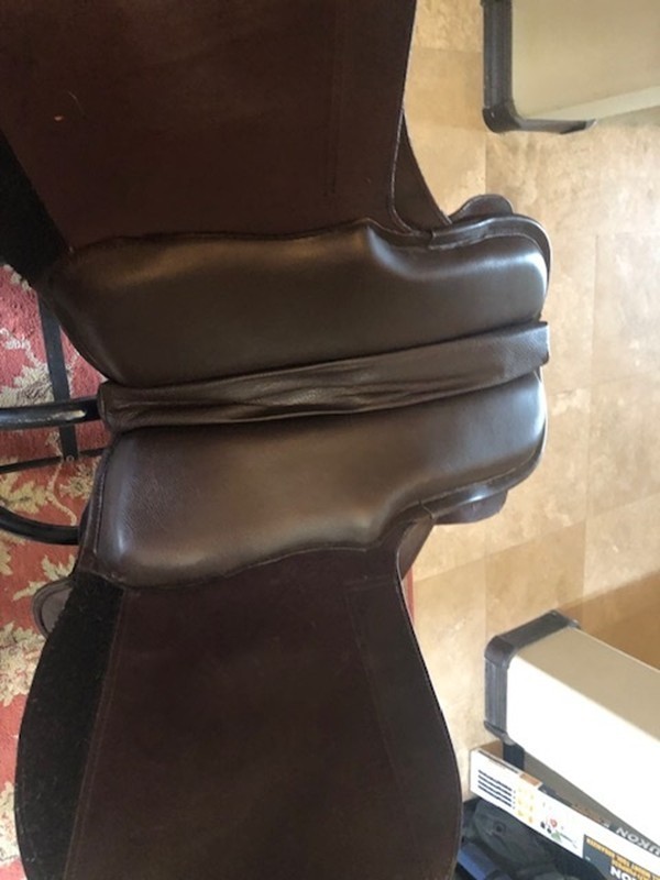 17.5" Treeless Ansur Hunter/Jumper Saddle