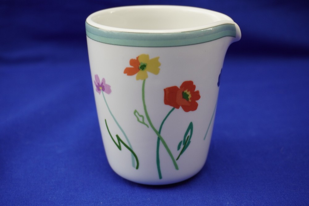 Mikasa Cache MN204 Creamer, 3 7/8"   (B2)