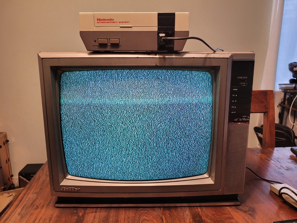 Quasar 80s vintage Tv Model TT5947CW READ DESCRIPTION