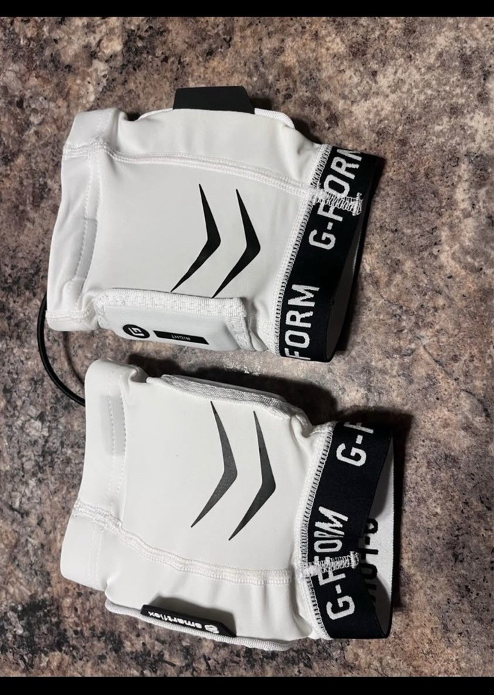 NWT G-Form Unhinged Lacrosse Elbow Pads- Medium