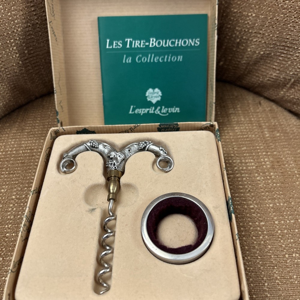 Lesprit & Levin Grapevine Finger Pull Corkscrew and Wine Collar Boxed Set